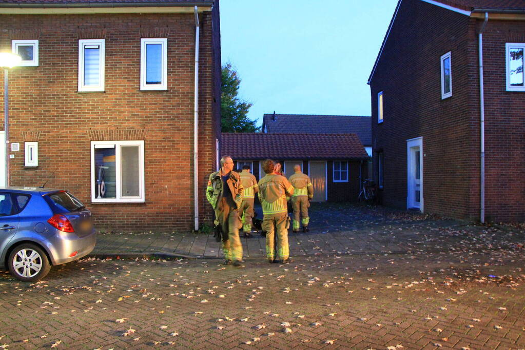 Brandweer ingezet voor kat op dak van woning