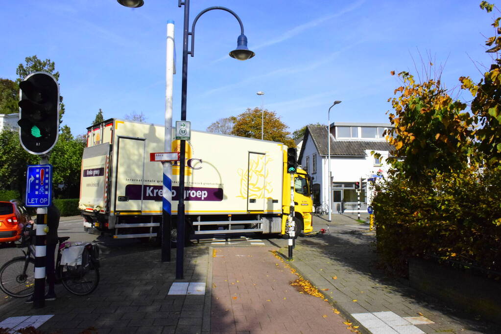 Fietser gewond bij aanrijding met vrachtwagen