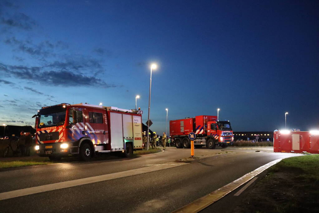 Enorme uitslaande brand bij bloembollenbedrijf