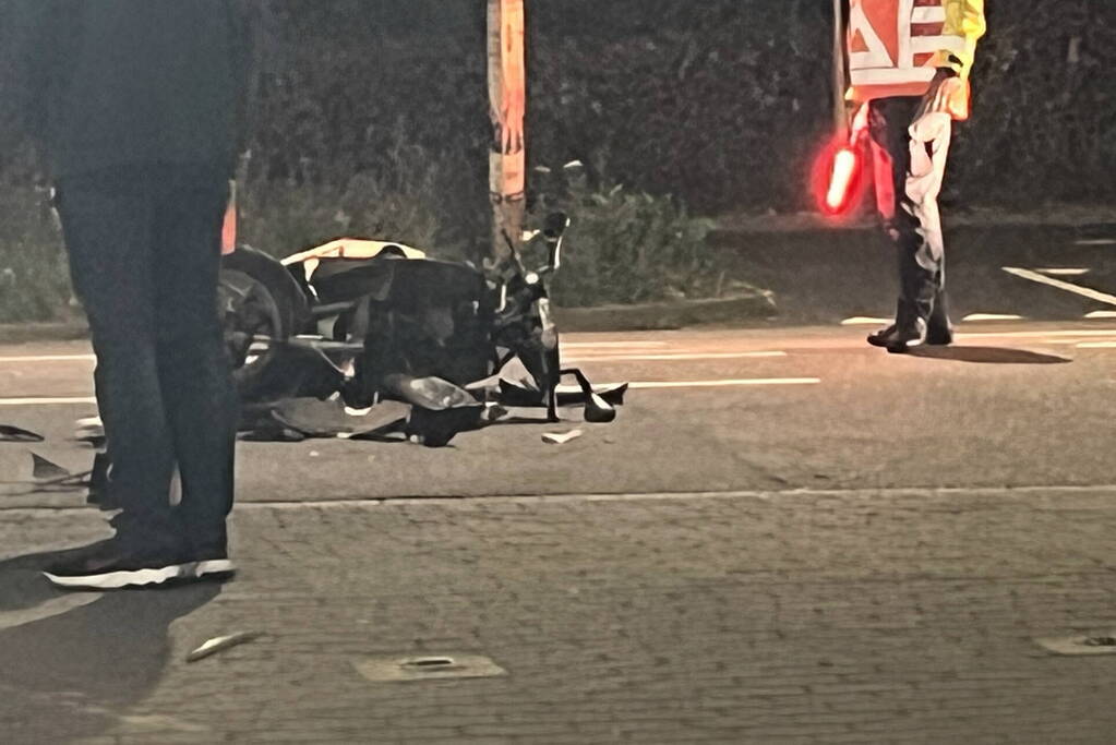 Scooterrijder gewond bij botsing tegen auto