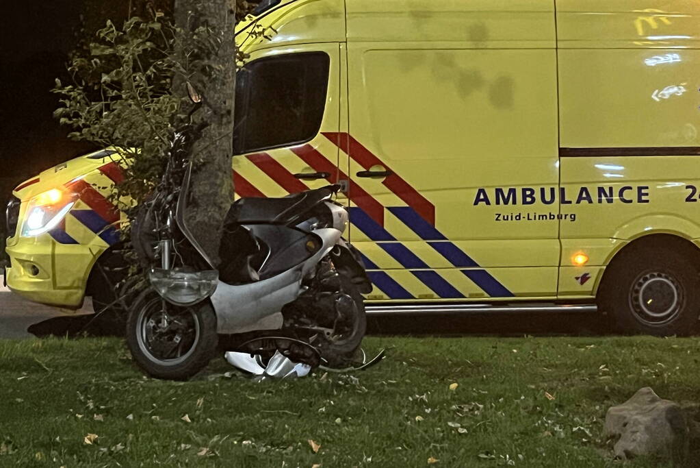 Scooterrijder gewond bij botsing tegen auto