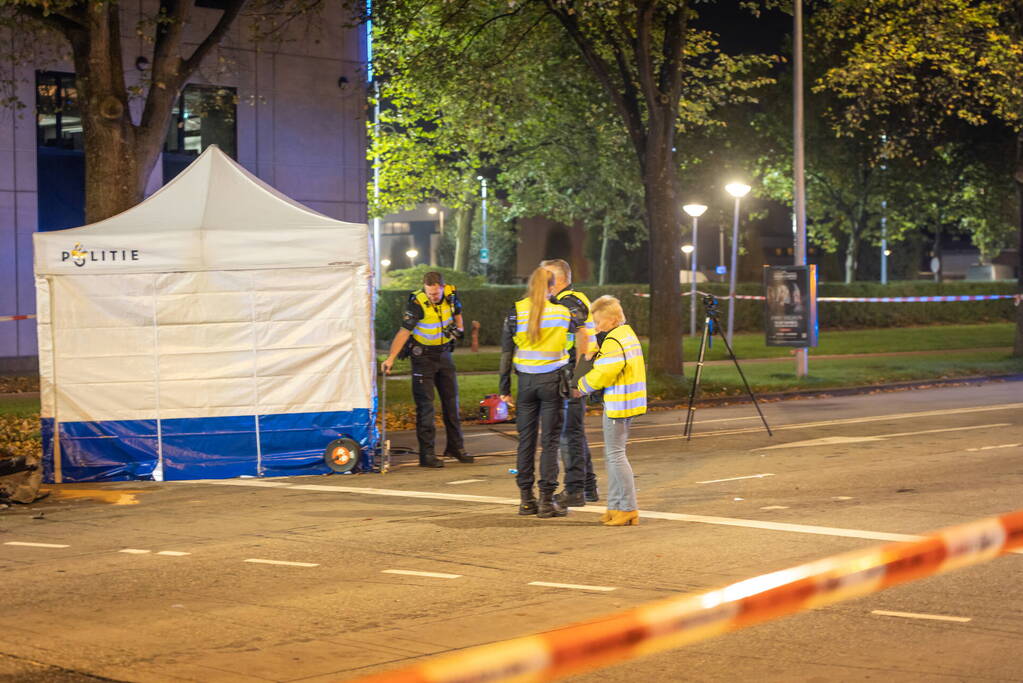 Dode en twee gewonden bij ernstig verkeersongeval