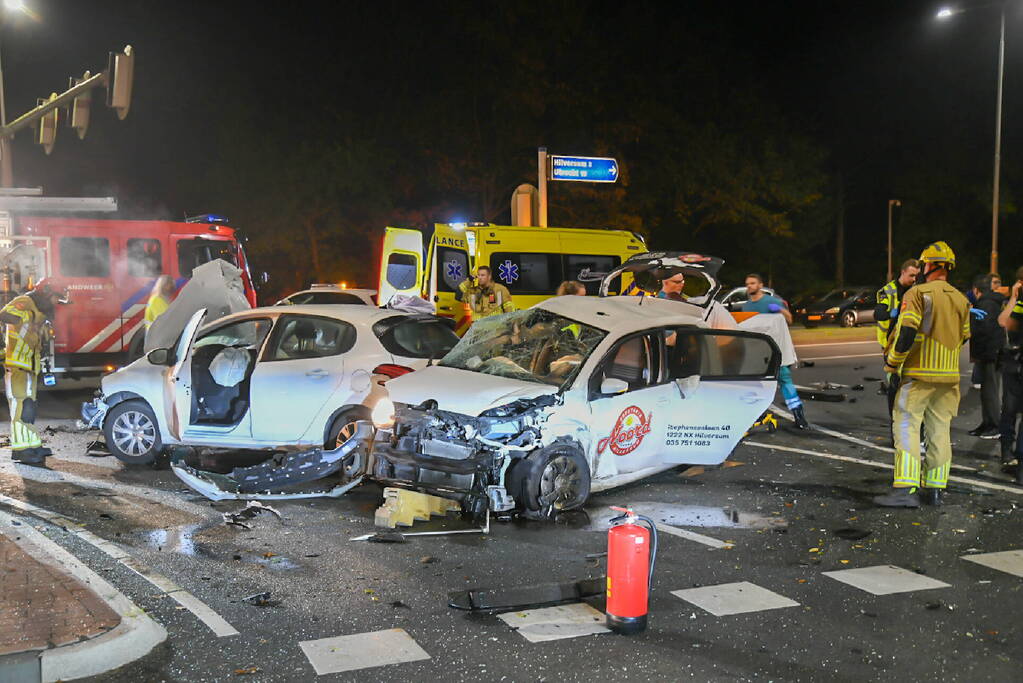 Botsing tussen twee personenauto's