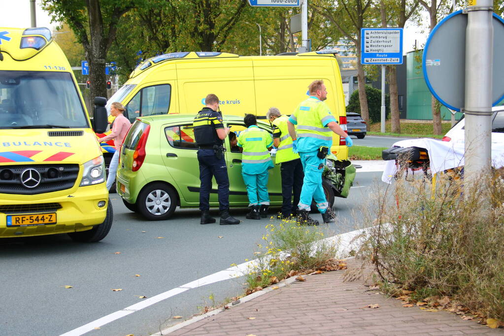 Persoon bekneld na ongeval op kruising