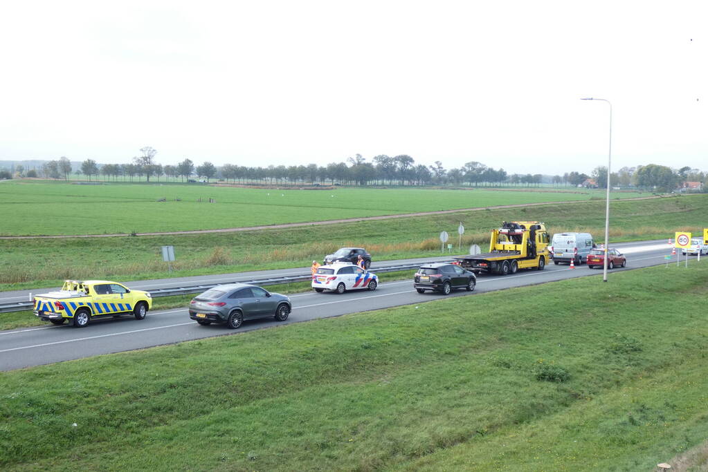 Bestelbus in botsing met politievoertuig