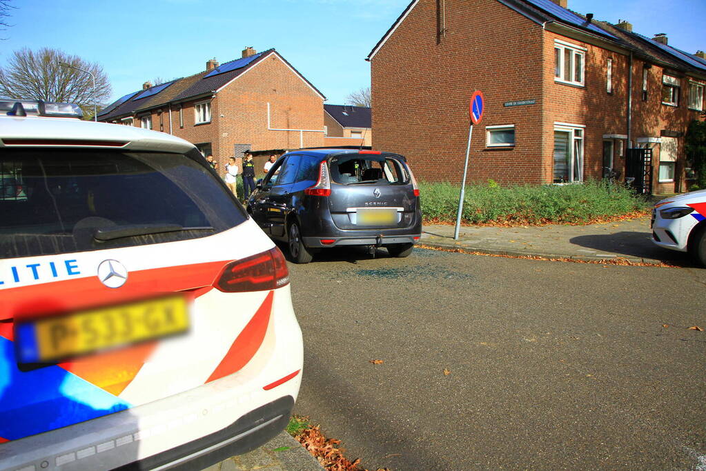 Autoramen kapot geslagen bij verkeersruzie