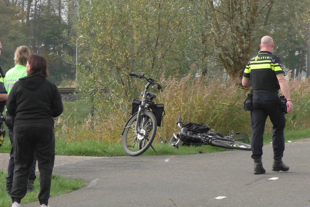 Fietser zwaargewond bij aanrijding