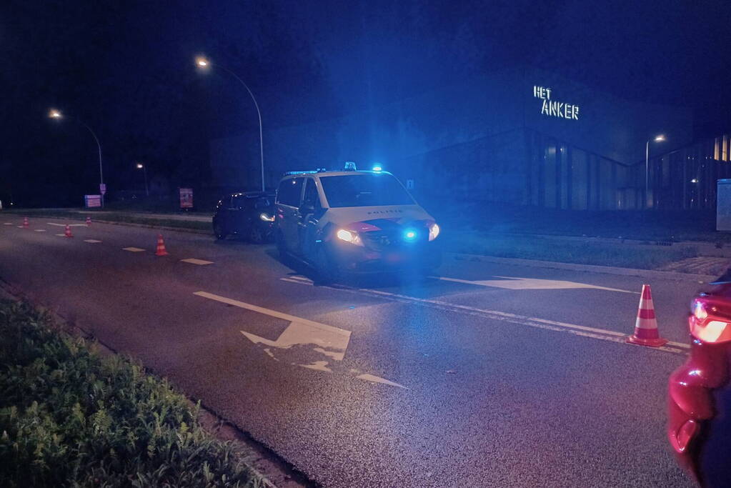 Schade na aanrijding tussen drie voertuigen