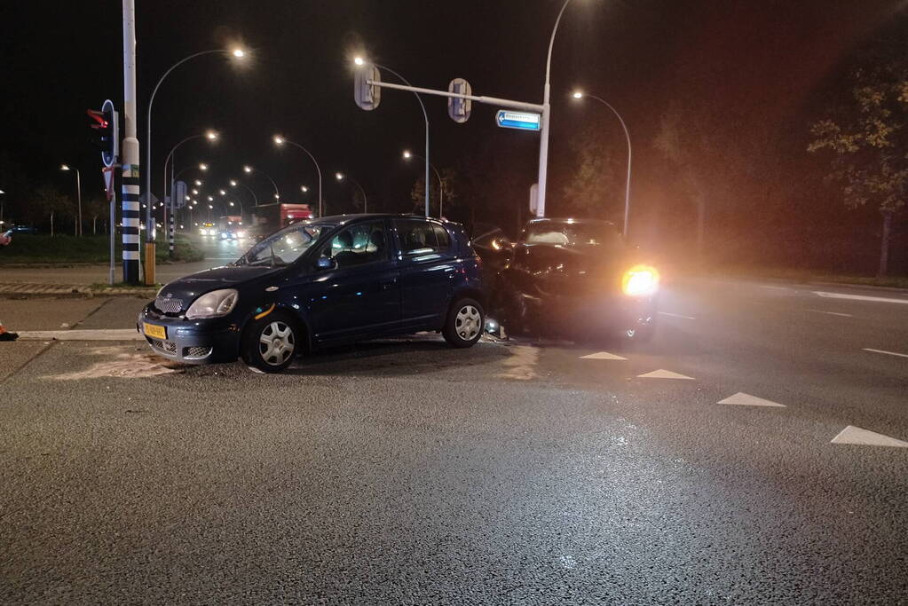 Schade na aanrijding tussen drie voertuigen