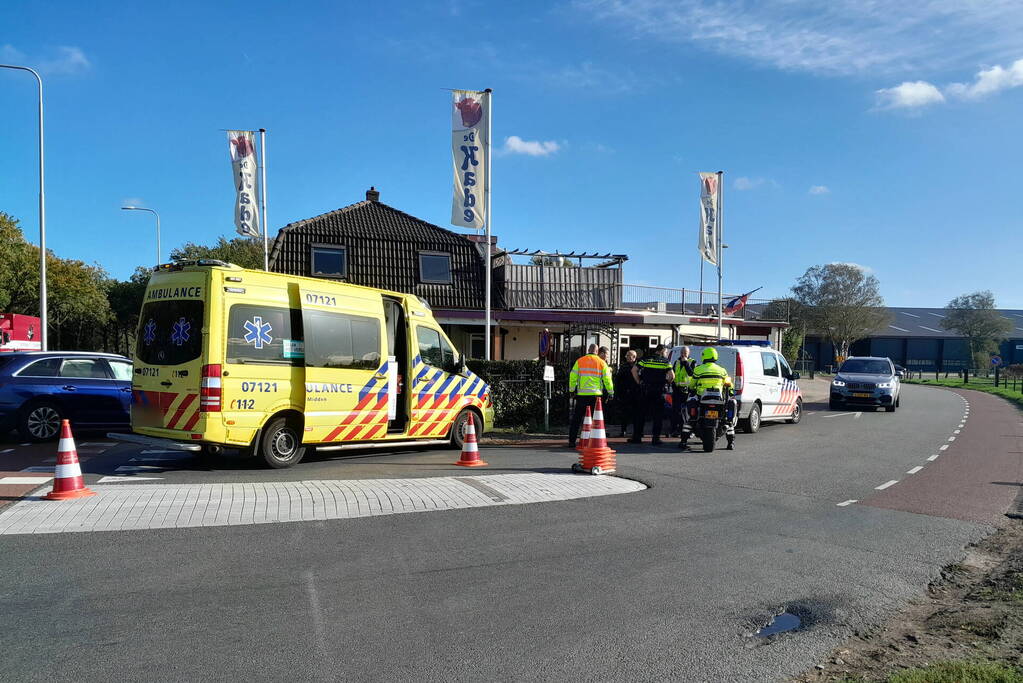 Twee gewonden bij botsing op kruispunt