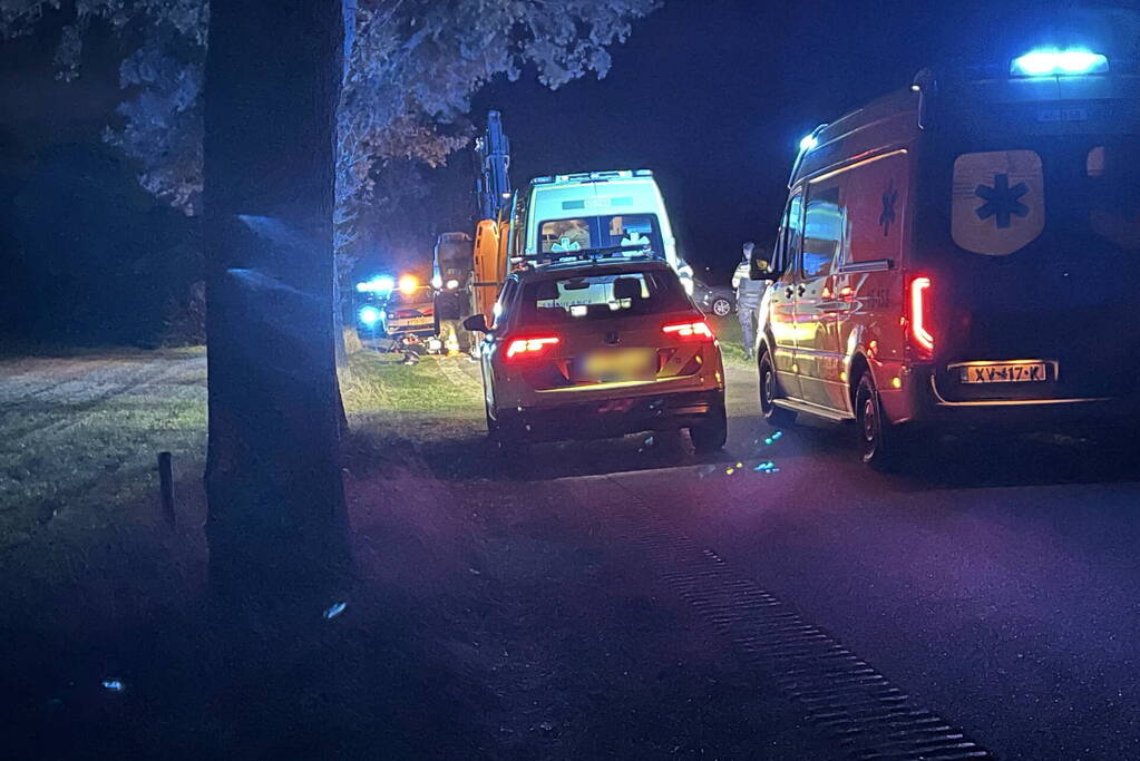 Ernstig ongeval tussen brommer en graafmachine