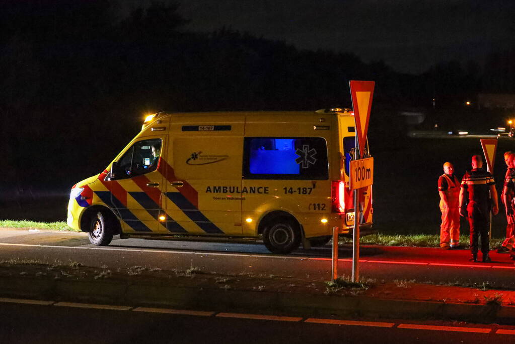 Automobiliste slaat meerdere keren over de kop