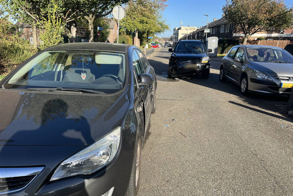 Veel schade bij ongeval tussen twee personenauto's
