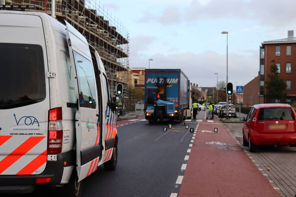Man van 84 overleden bij aanrijding met vrachtwagen