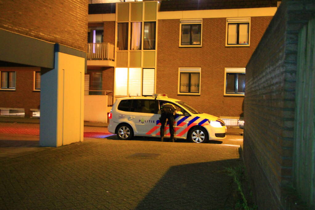 Onderzoek naar mogelijke schoten in woning