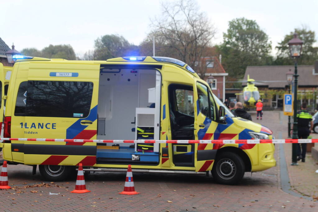 Traumahelikopter landt op brug