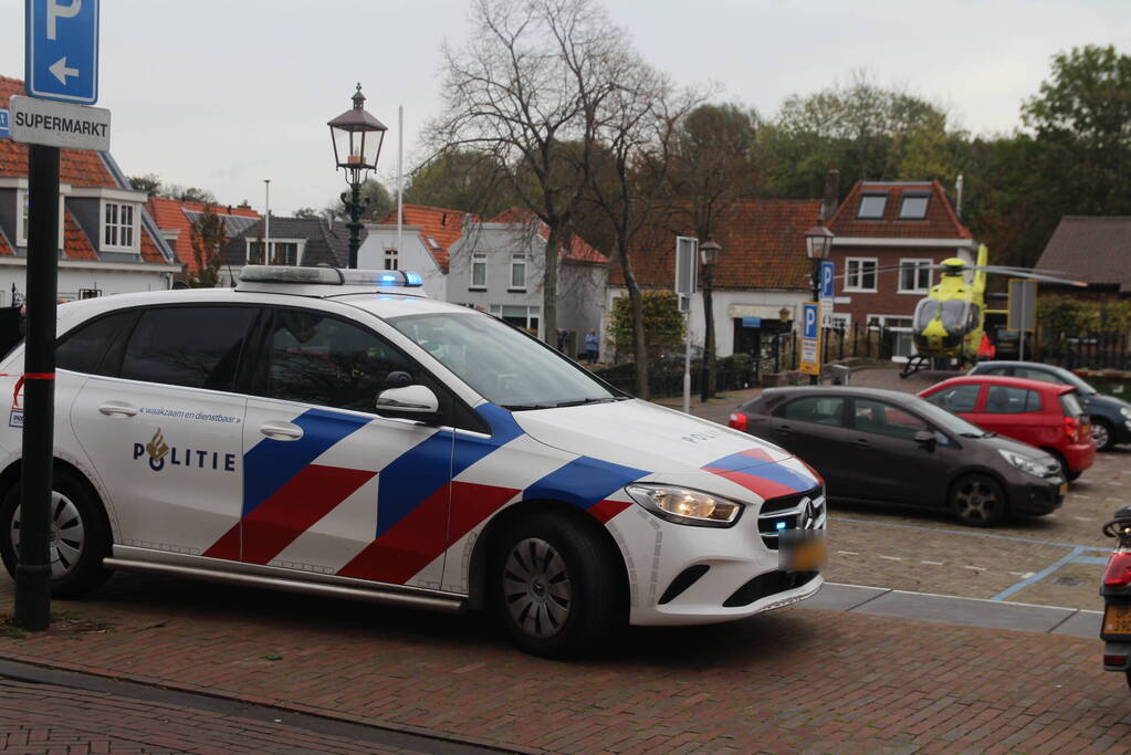 Traumahelikopter landt op brug