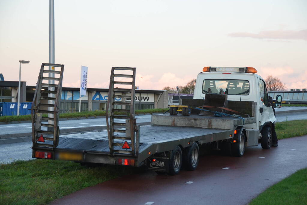 Flinke schade na aanrijding tussen twee bestelbussen