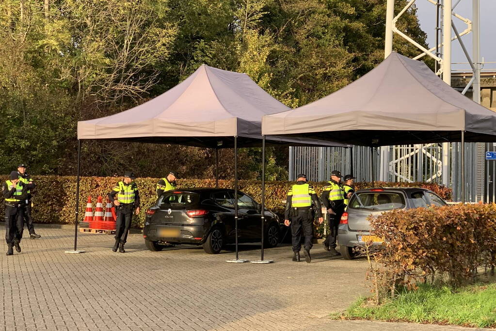 Verkeerscontrole op het terrein van de brandweer