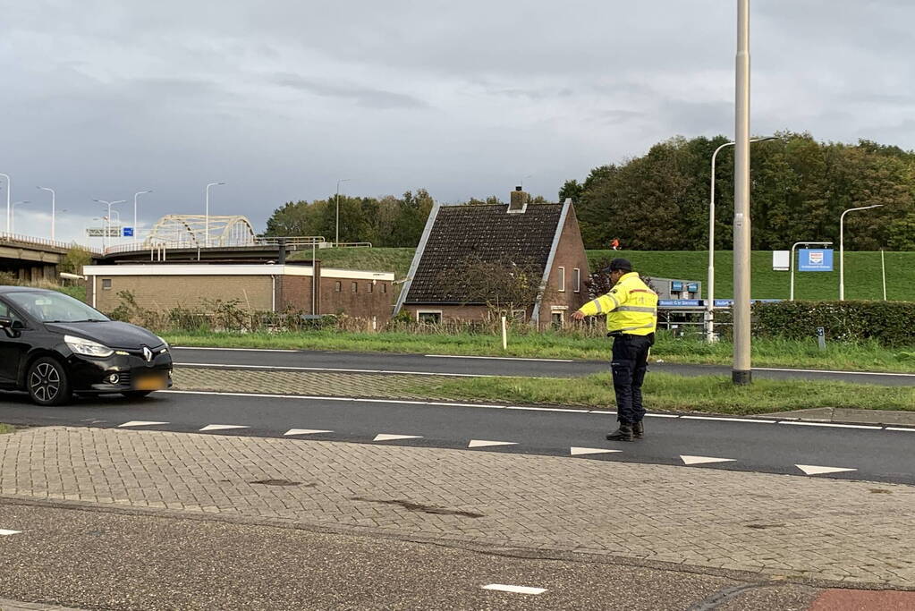 Verkeerscontrole op het terrein van de brandweer