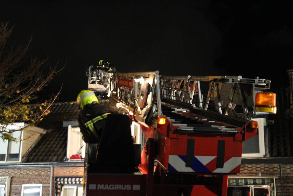 Brand in schoorsteen van woning