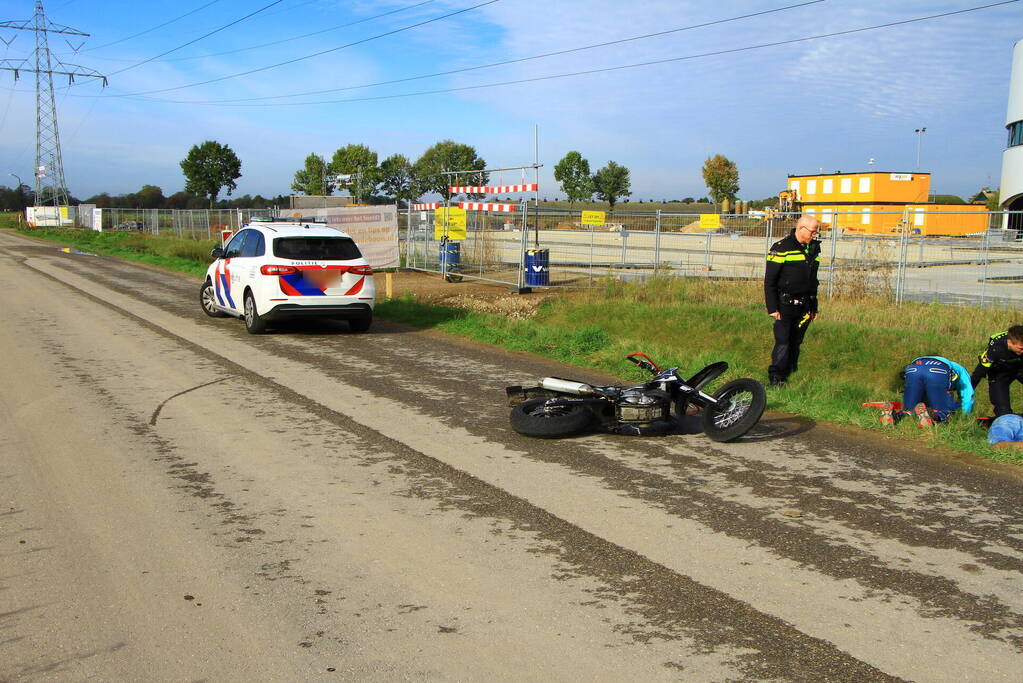 Bestuurder crossmotor gewond na val