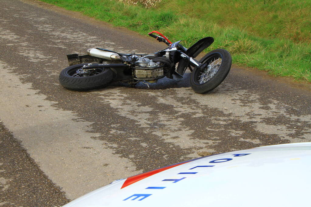 Bestuurder crossmotor gewond na val