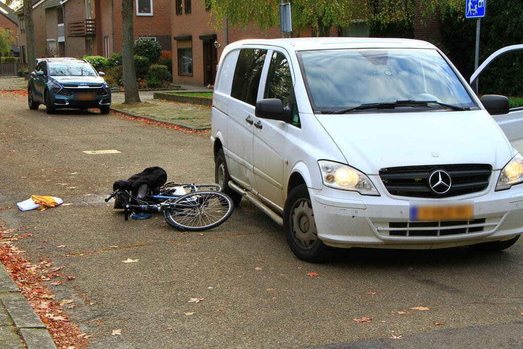 Fietser aangereden door pakketbezorger