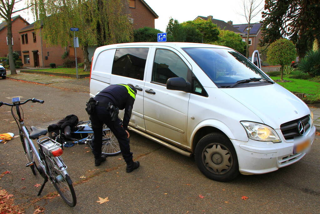 Fietser aangereden door pakketbezorger