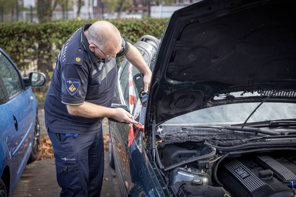 Politie doet onderzoek naar autobrand