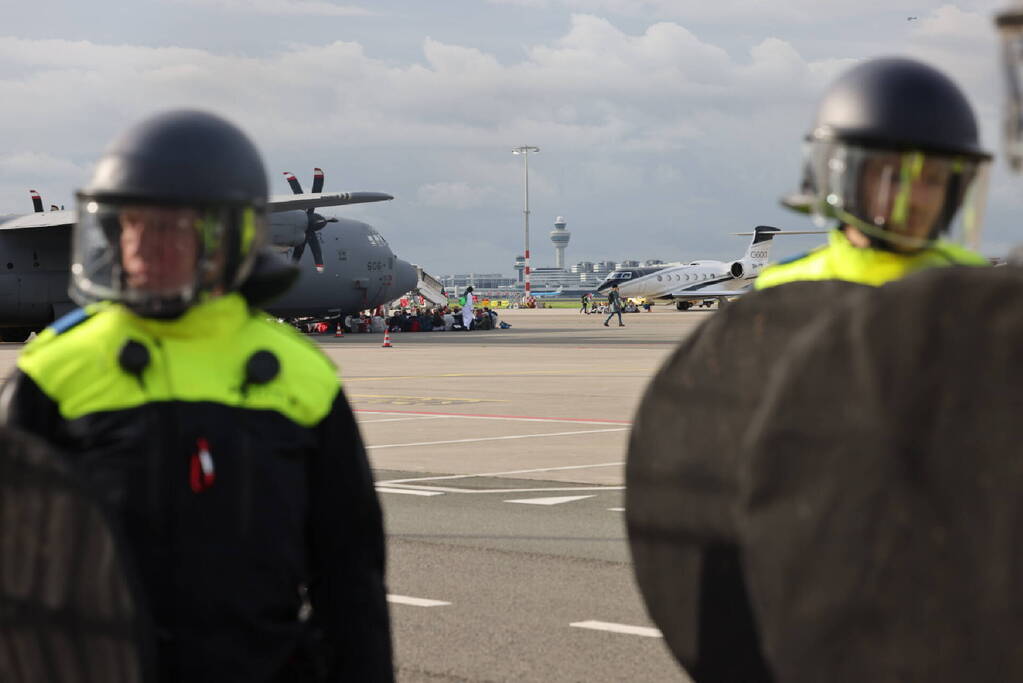 Ruim honderd klimaatactivisten gearresteerd