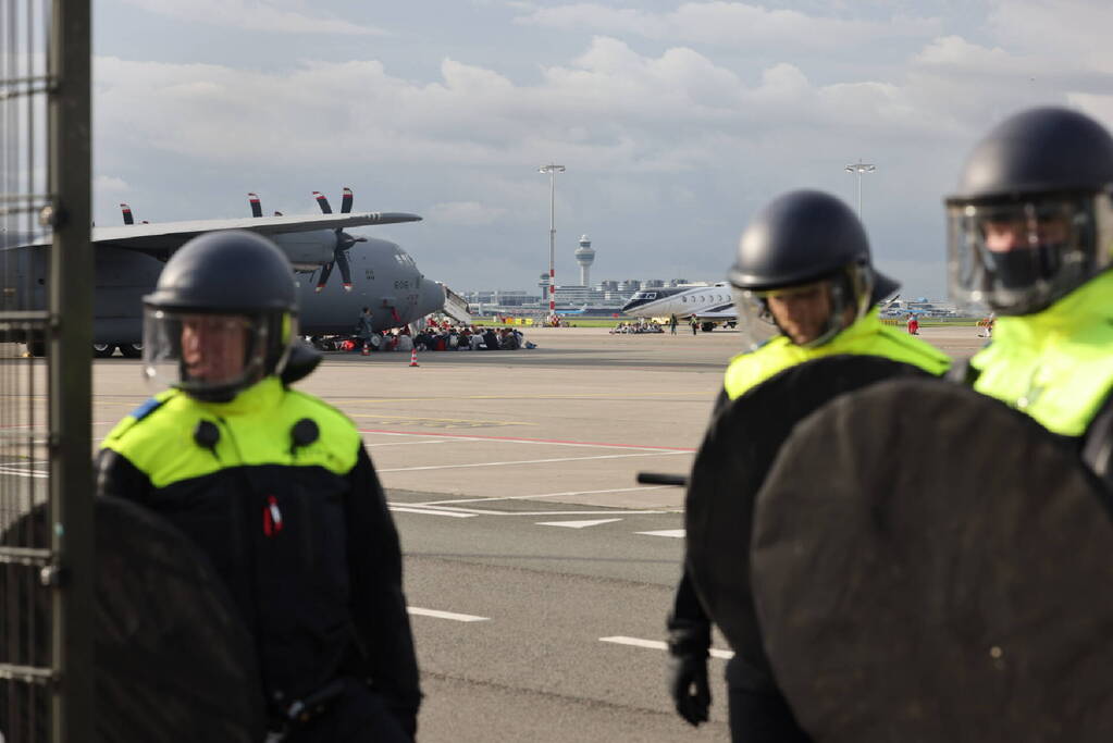 Ruim honderd klimaatactivisten gearresteerd