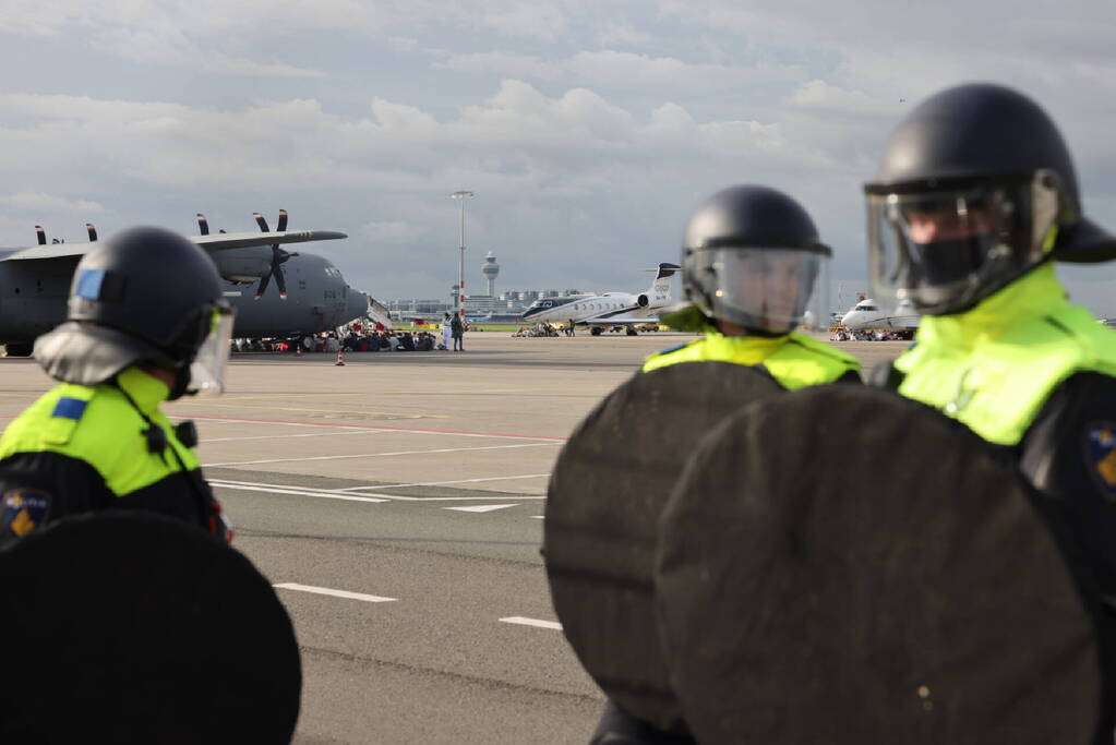 Ruim honderd klimaatactivisten gearresteerd