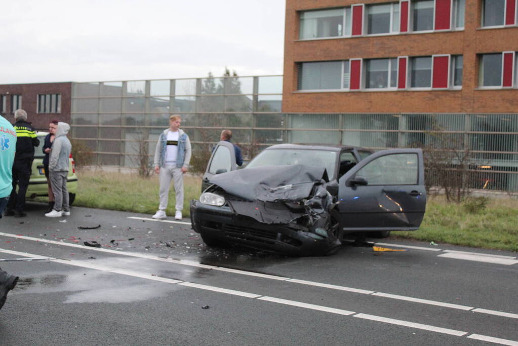 Aanrijding tussen vier voertuigen
