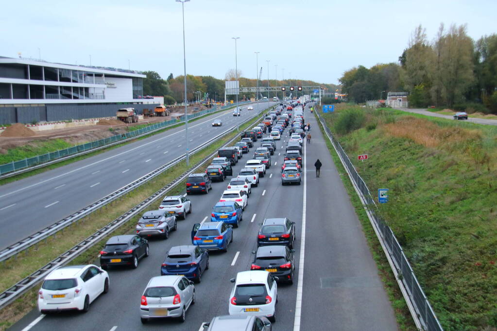 Flinke file na storing Schipholbrug
