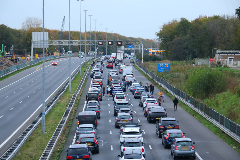 Flinke file na storing Schipholbrug