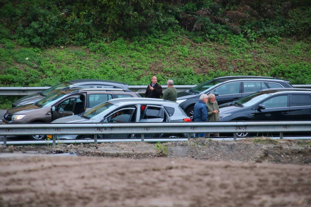 Flinke file na storing Schipholbrug