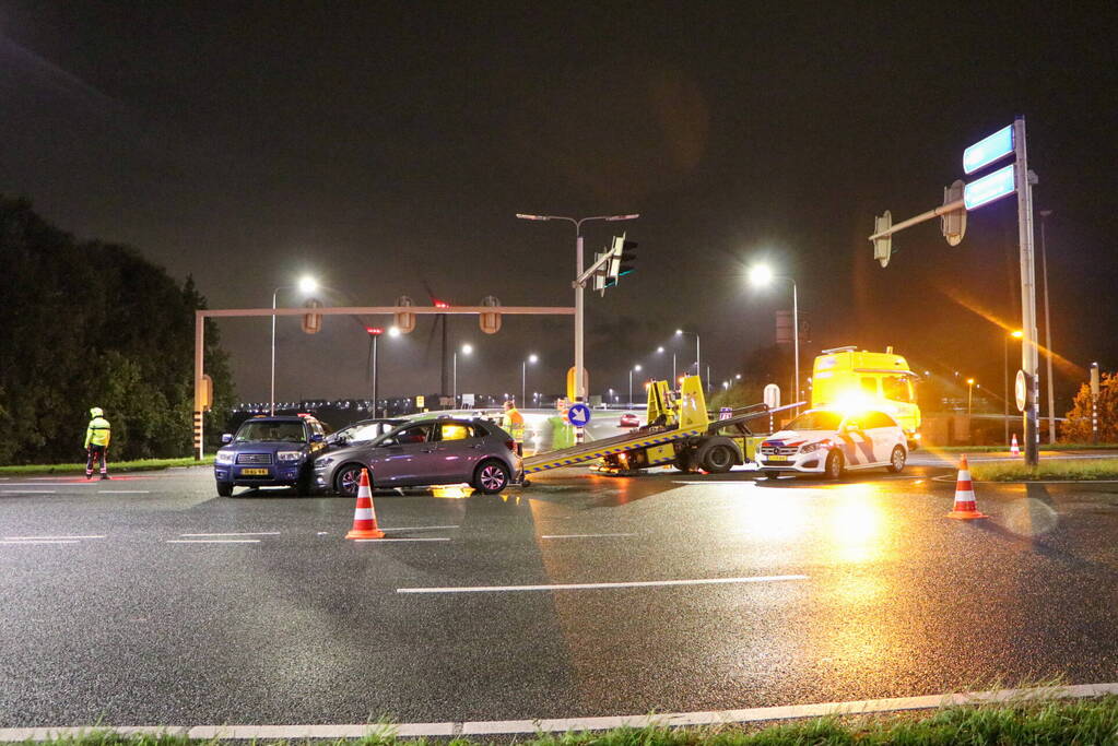 Ongeval nadat automobilist door rood rijdt