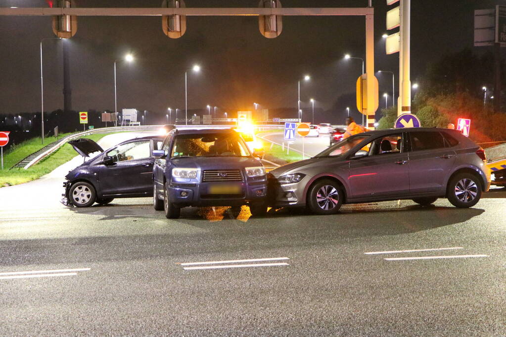 Ongeval nadat automobilist door rood rijdt