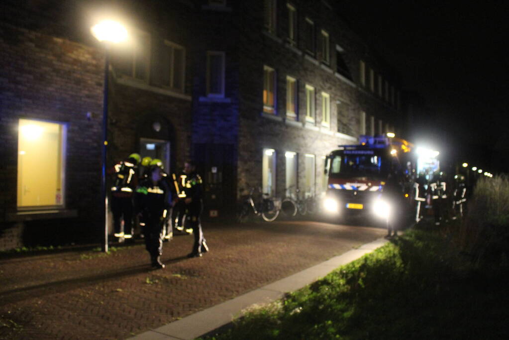 Diverse woningen ontruimd na autobrand