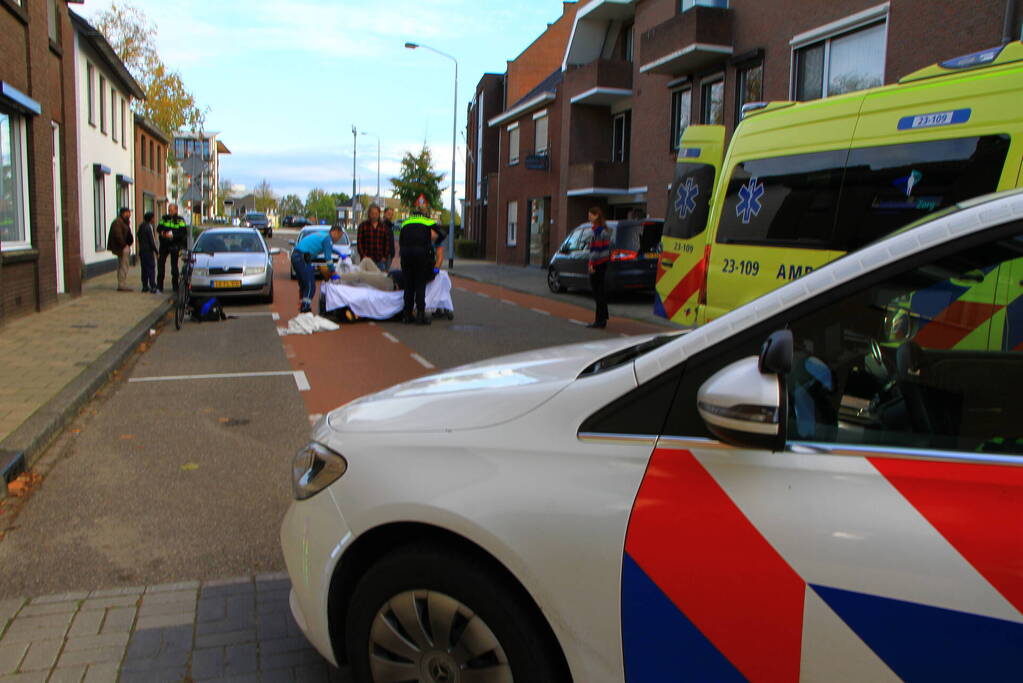 Fietser gewond bij botsing met auto