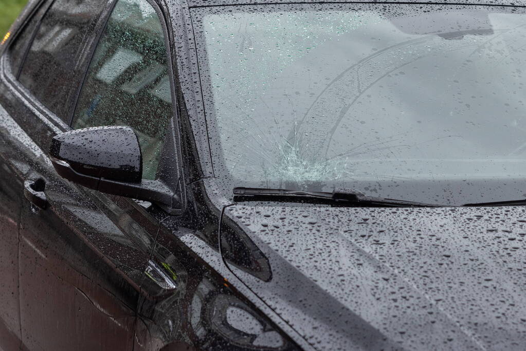 Jongen gewond bij botsing met elektrische step tegen auto