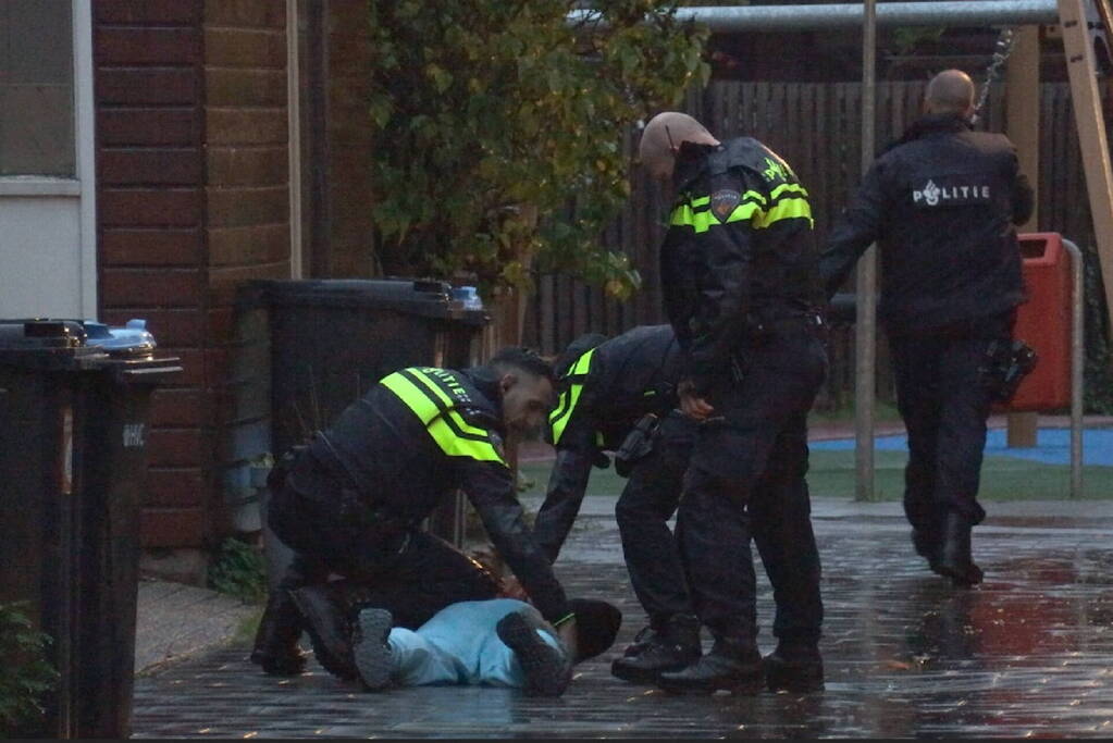 Twee overvallers slaan op de vlucht