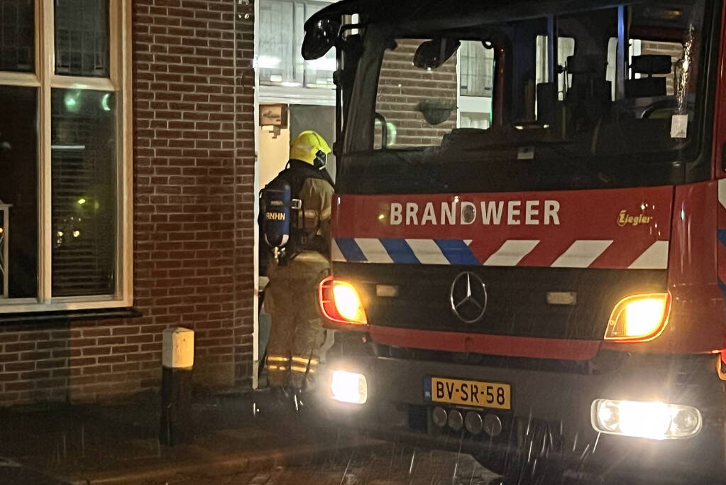 Hevige brand in schoorsteen van woning