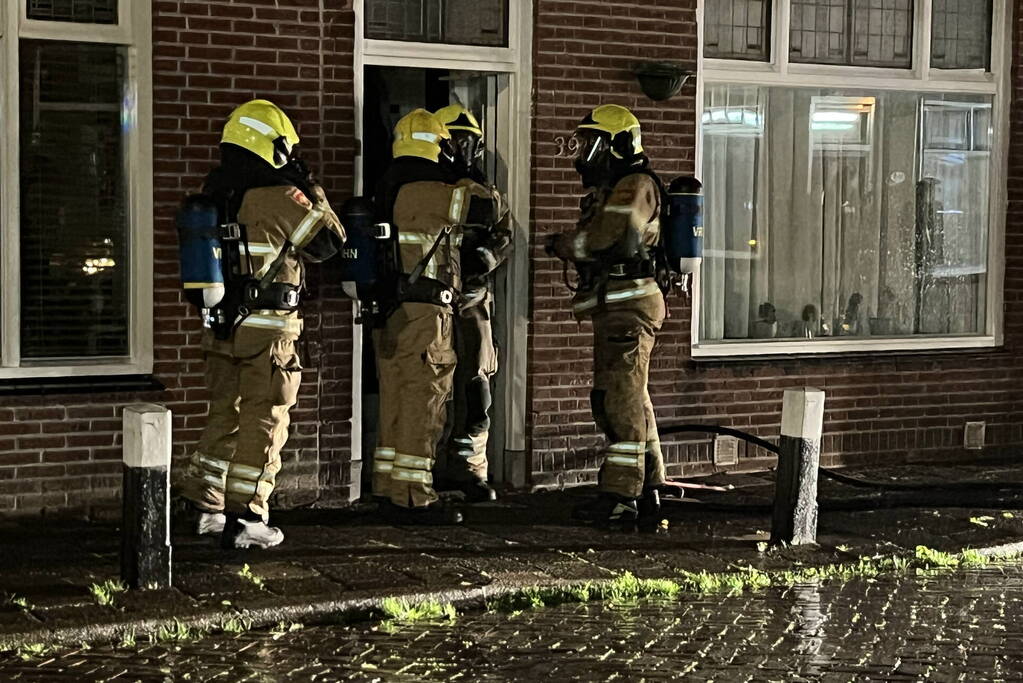 Hevige brand in schoorsteen van woning