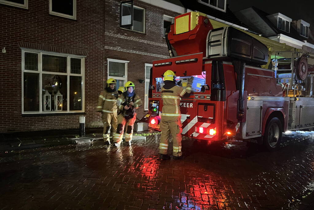 Hevige brand in schoorsteen van woning