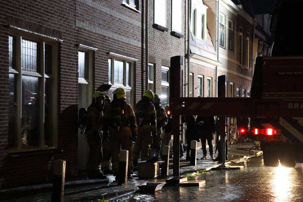 Hevige brand in schoorsteen van woning