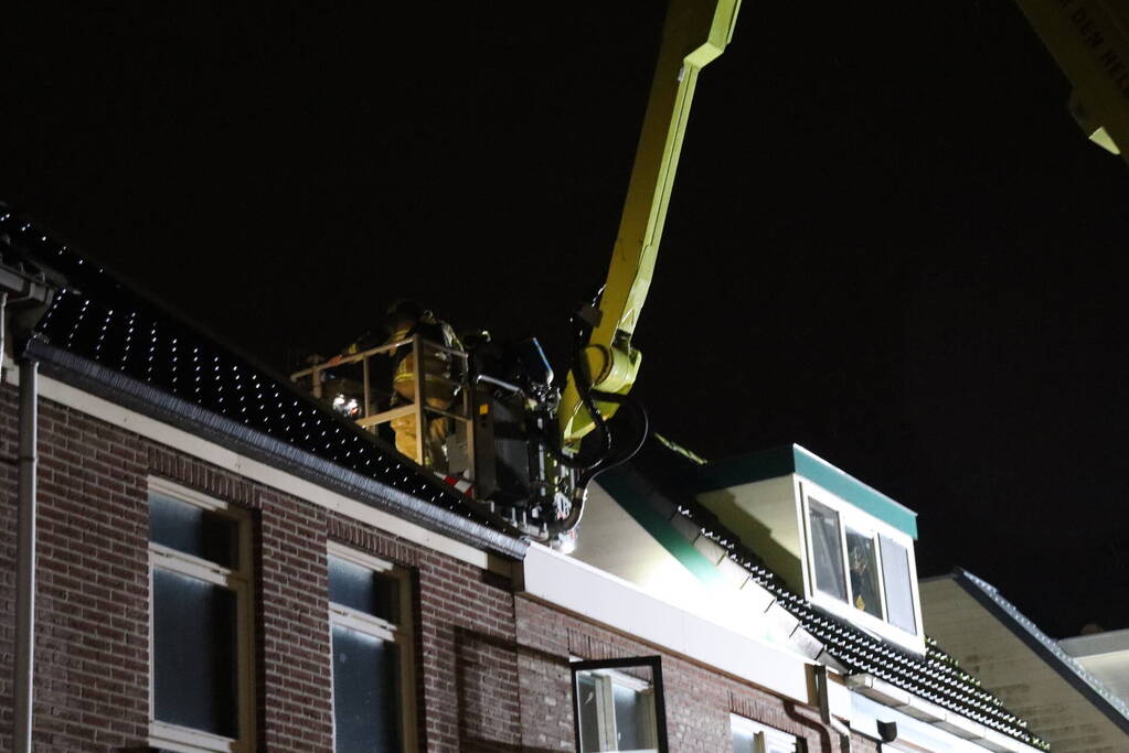 Hevige brand in schoorsteen van woning
