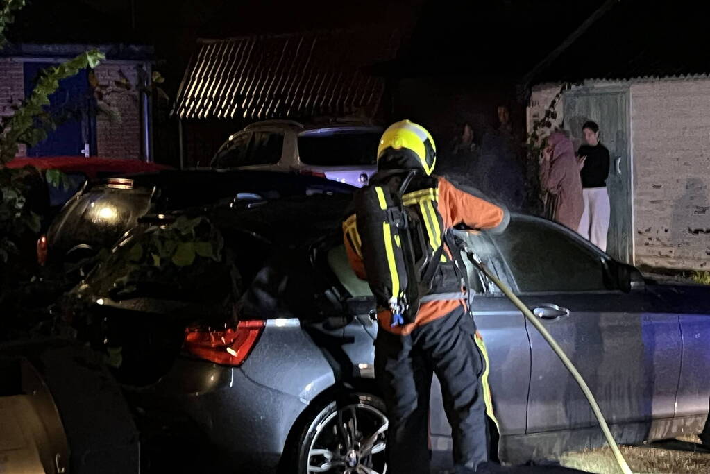 Autobrand snel onder controle