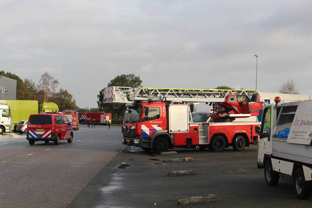 Veel brandweer ingezet voor brand in prullenbak
